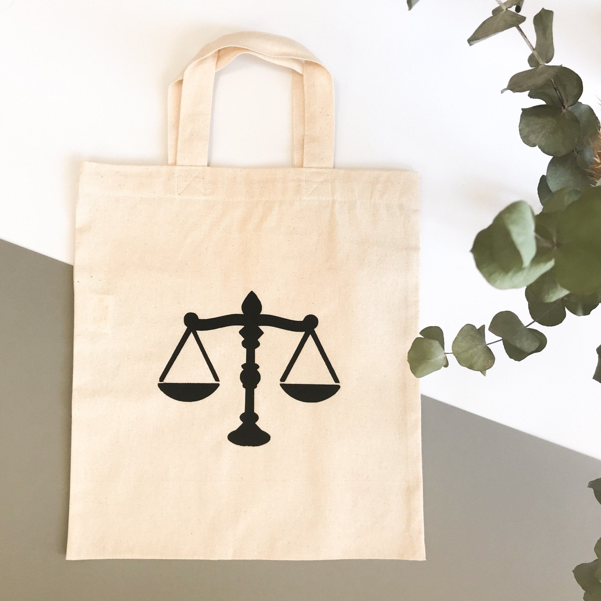 Baumwolltasche - Jutebeutel für Juristen mit Paragraphen und Gerechtigkeitswaage