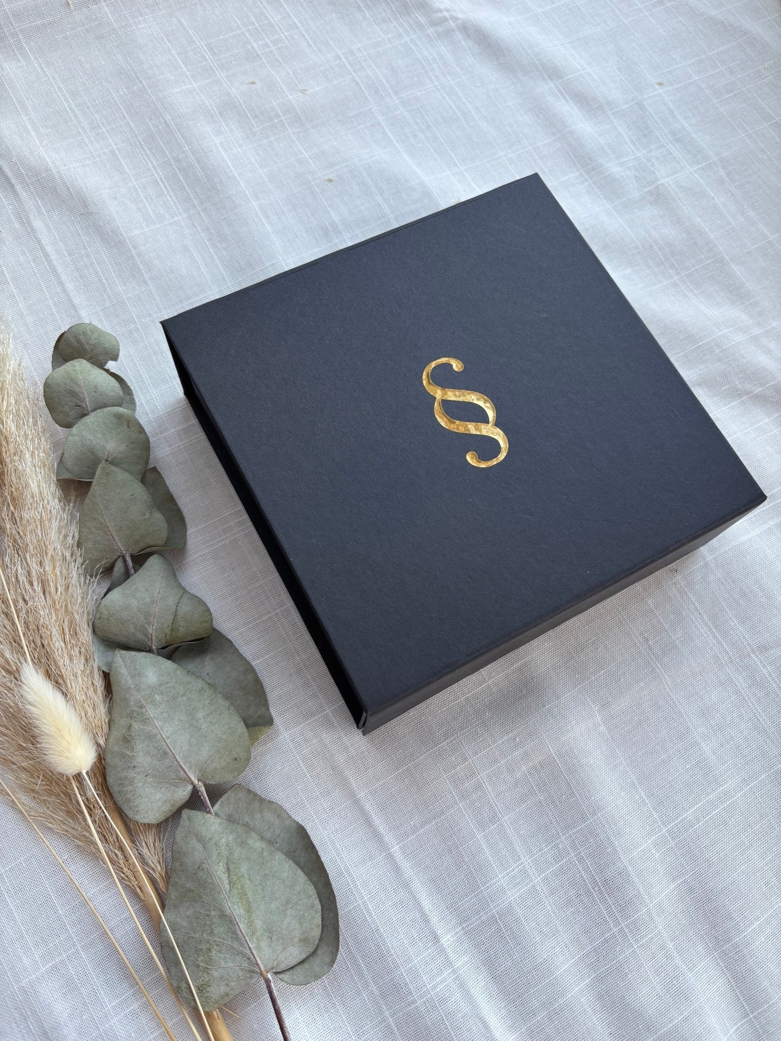 Jura Geschenkbox mit Magnetverschluss und Goldprägung – Geschenk für Jurastudentinnen