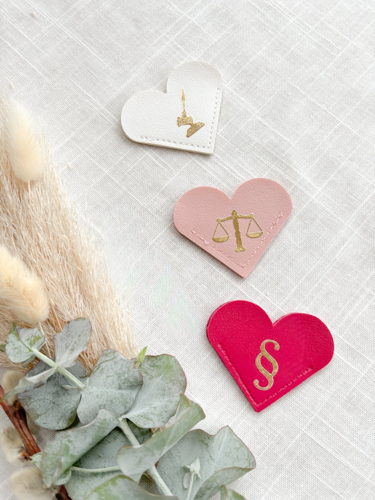 Jura Lesezeichen in Herzform in verschiedenen Farben, ideal als Geschenk für Anwälte