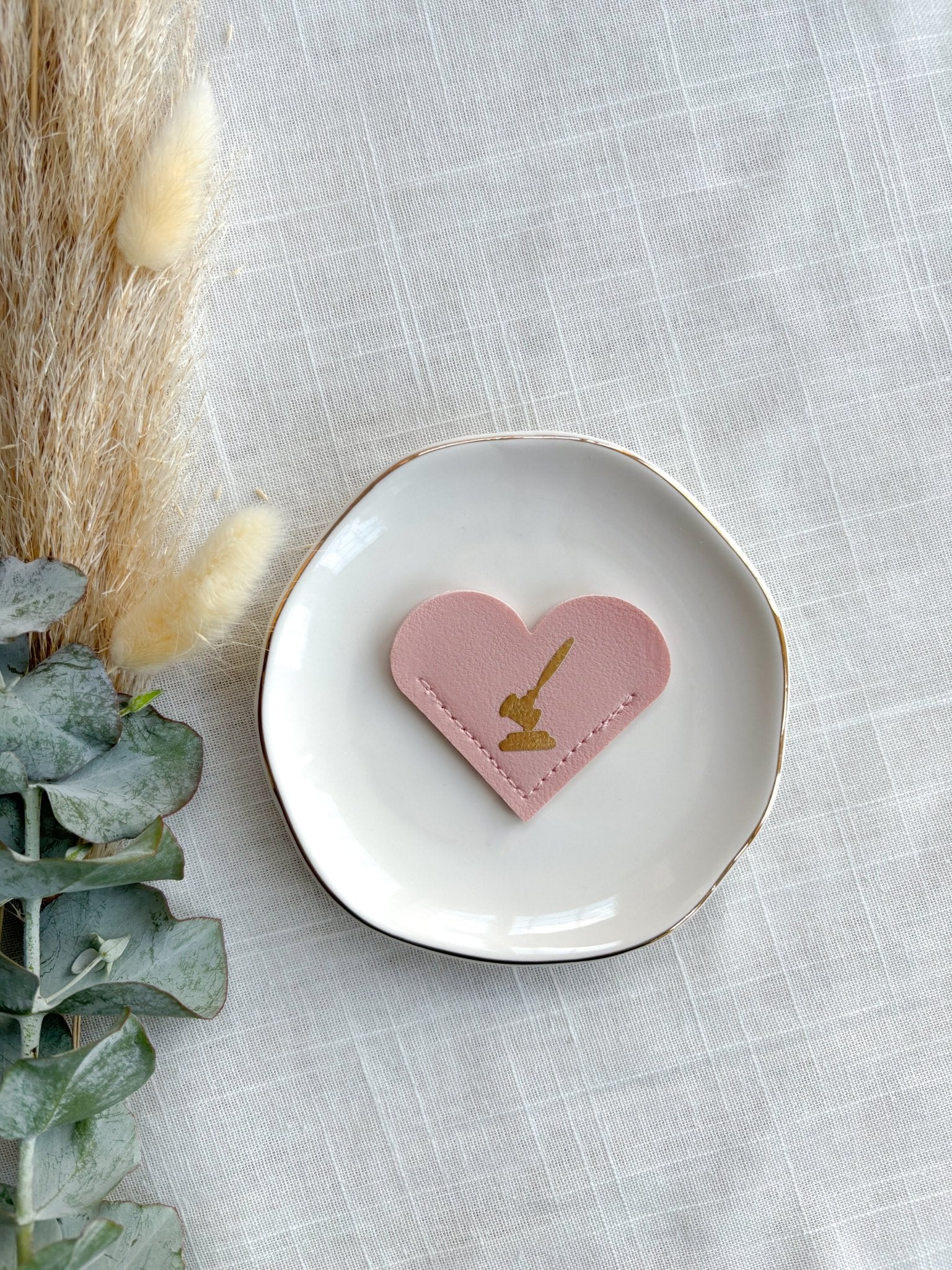 Jura Lesezeichen in Herzform in rosa