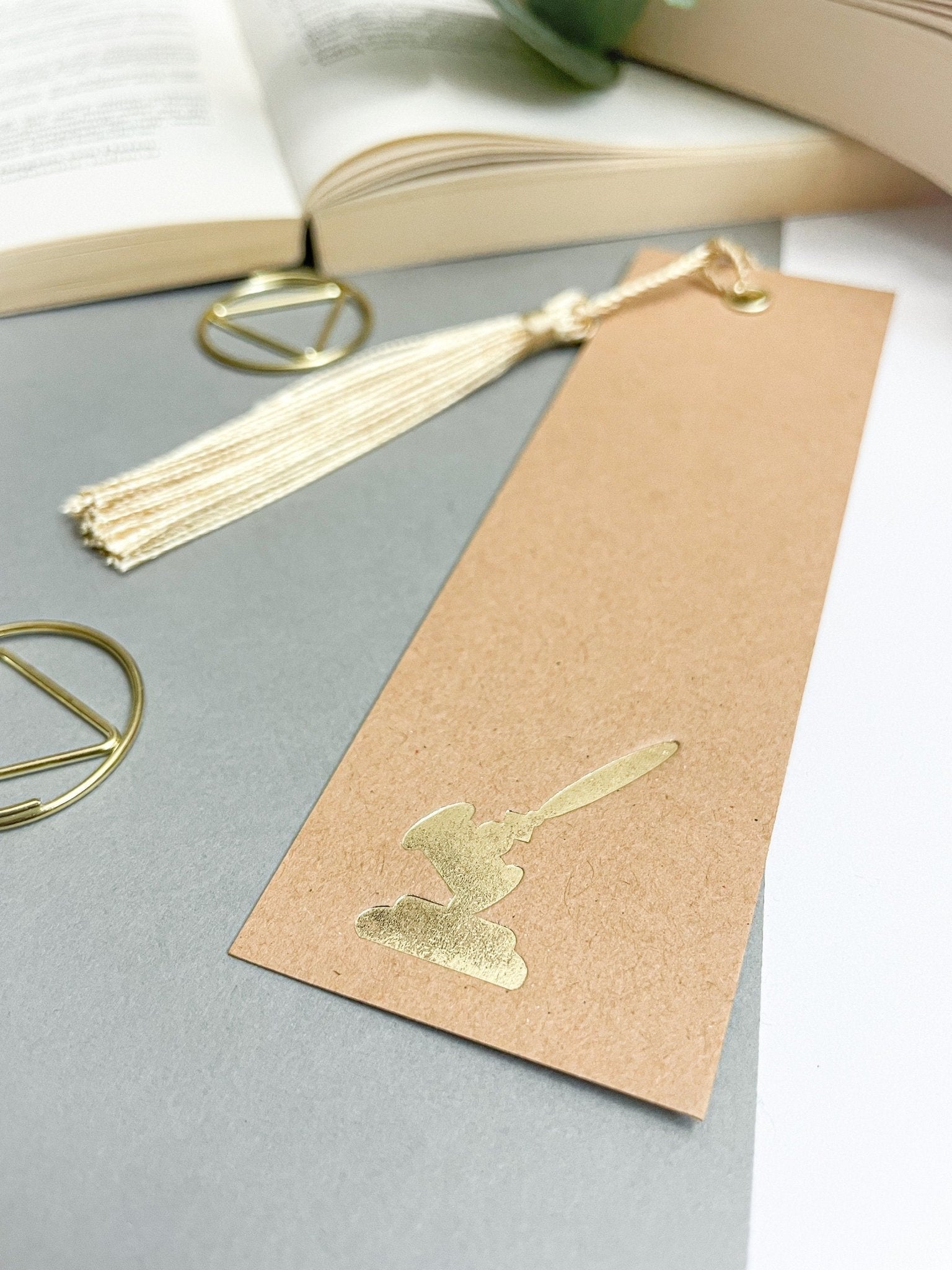 Lesezeichen Kraftpapier/ Gold - Geschenk für Juristen, Anwälte, Jurastudenten, Richter, Rechtswissenschaften