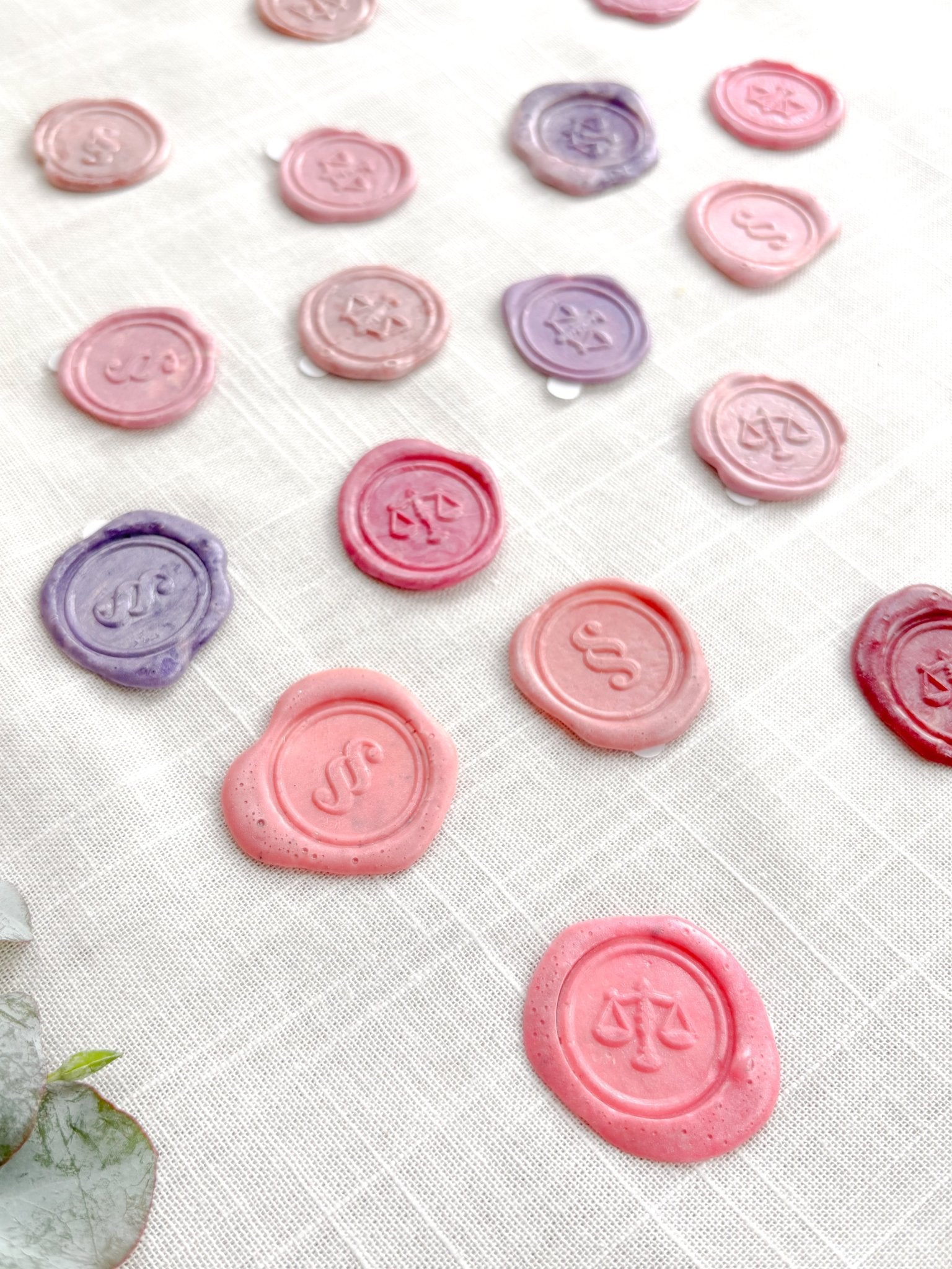 Wachssiegel „Justice Seal“ – Jura Wachssiegel mit Gerechtigkeitswaage & Paragraph