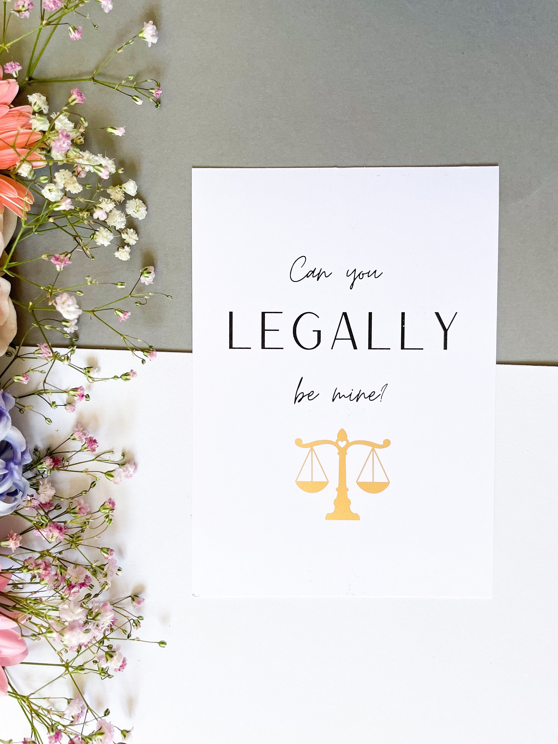 Postkarte „Can you legally be mine?“ – Juristen Geschenk | DIN A6 Jura-Postkarte mit Goldfolie