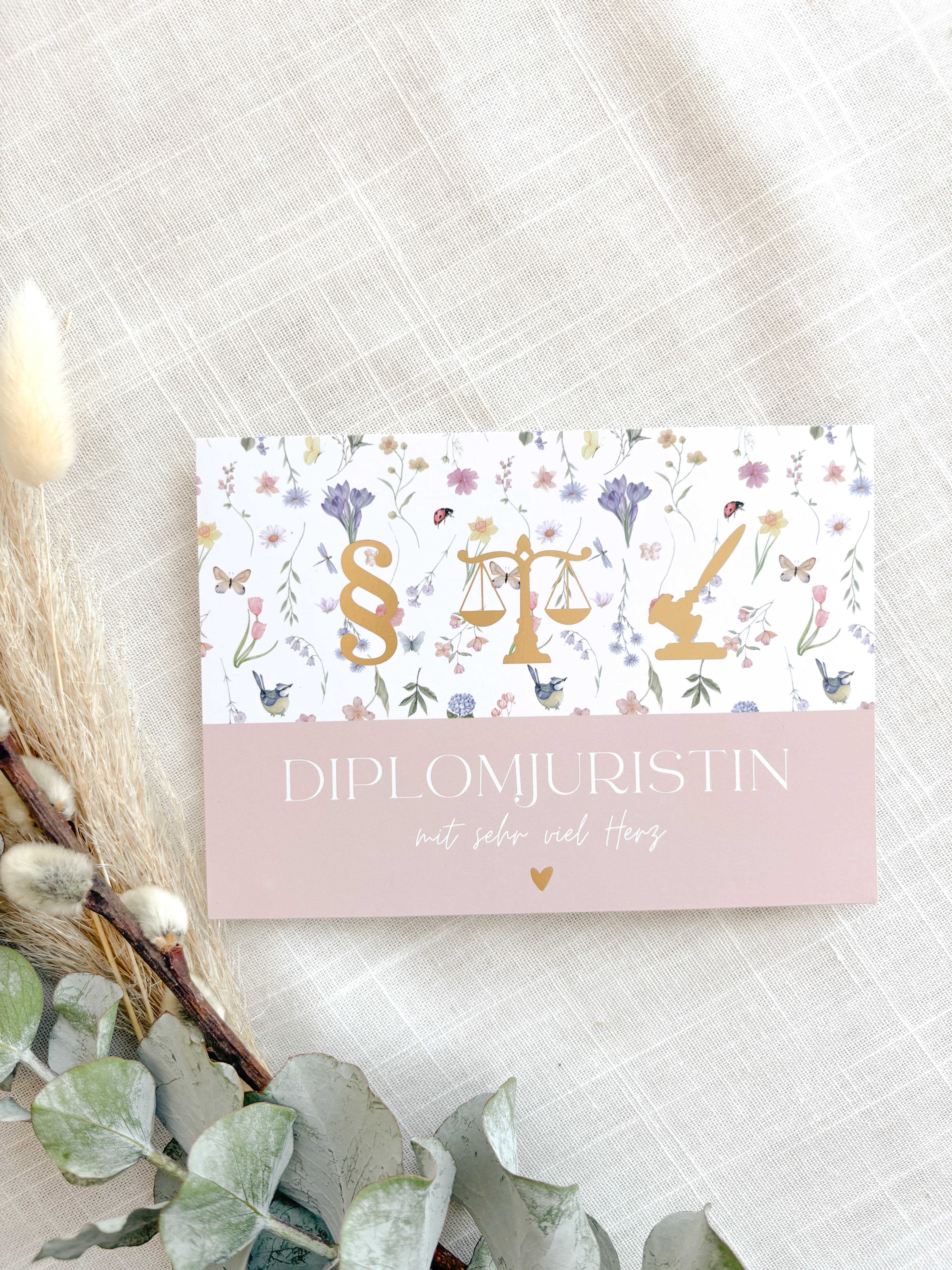 Postkarte „Diplomjuristin mit viel Herz“ – Jura Examensgeschenk | DIN A6 mit Goldfolie