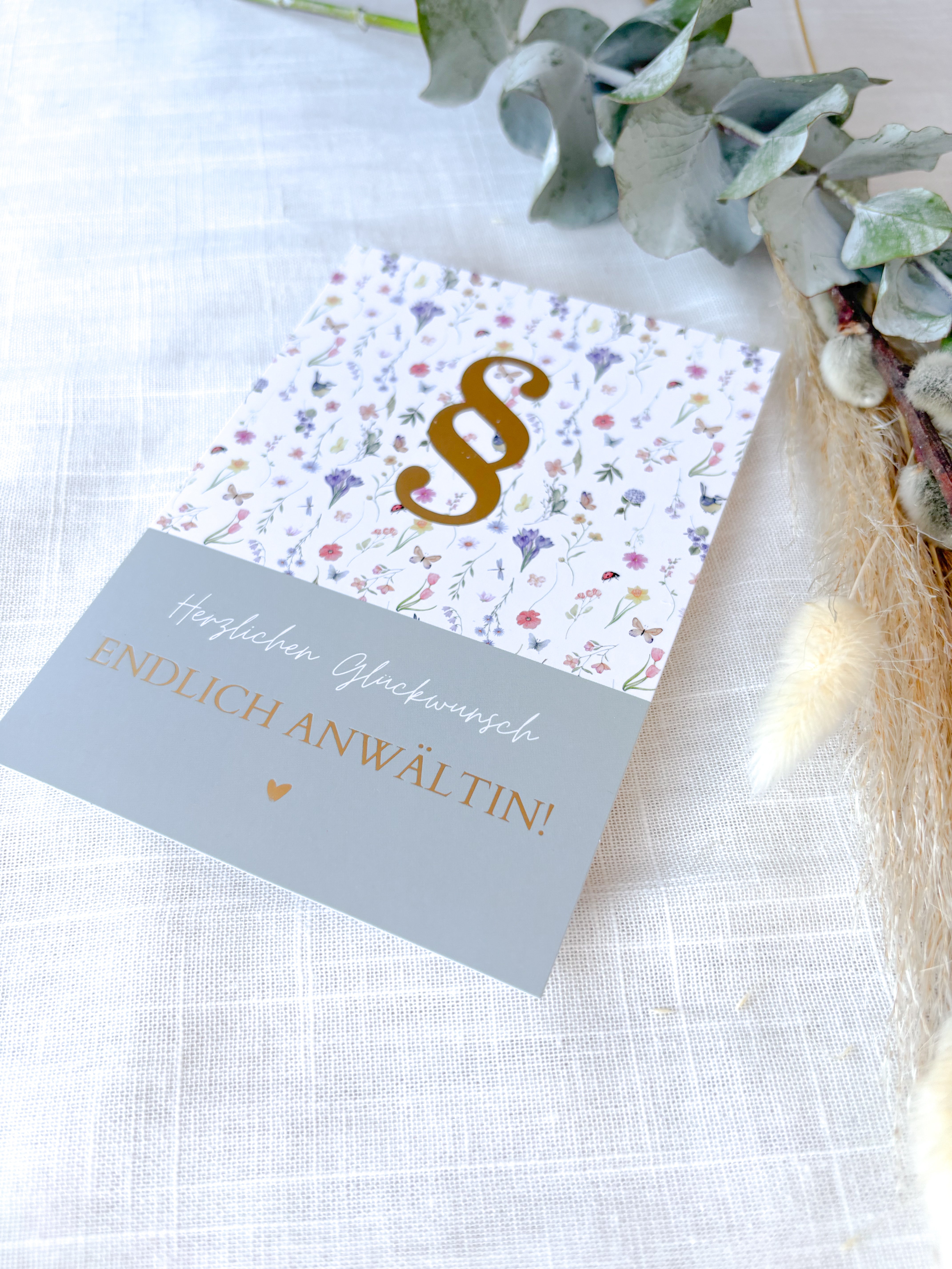 Postkarte „Endlich Anwältin“ – Jura Examensgeschenk | DIN A6 mit Goldfolie