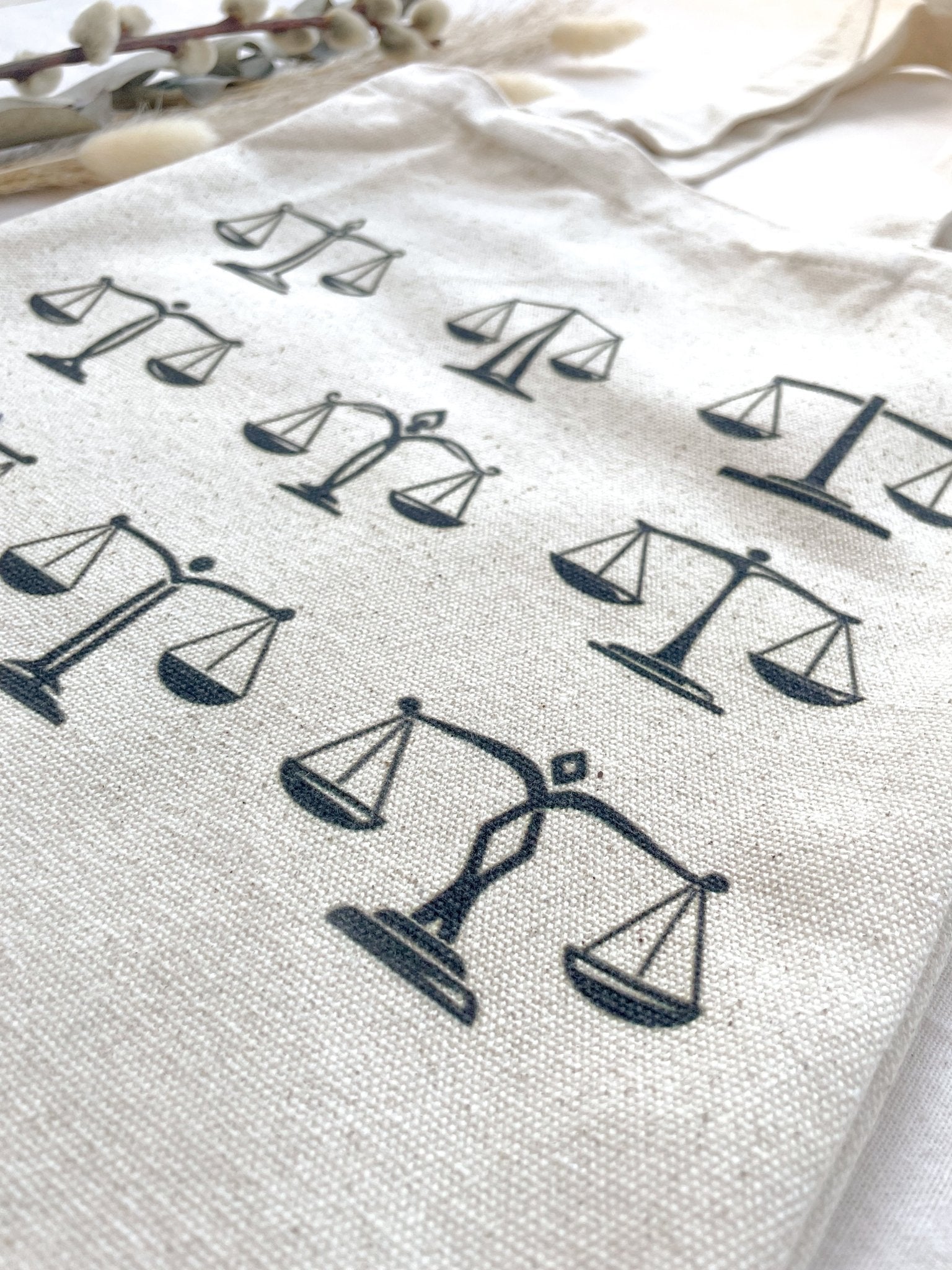 Cotton bag Jura "Paragraph / Scale" - Gift for lawyers, attorneys & judges | Hand printed, 28x32cm, natural
