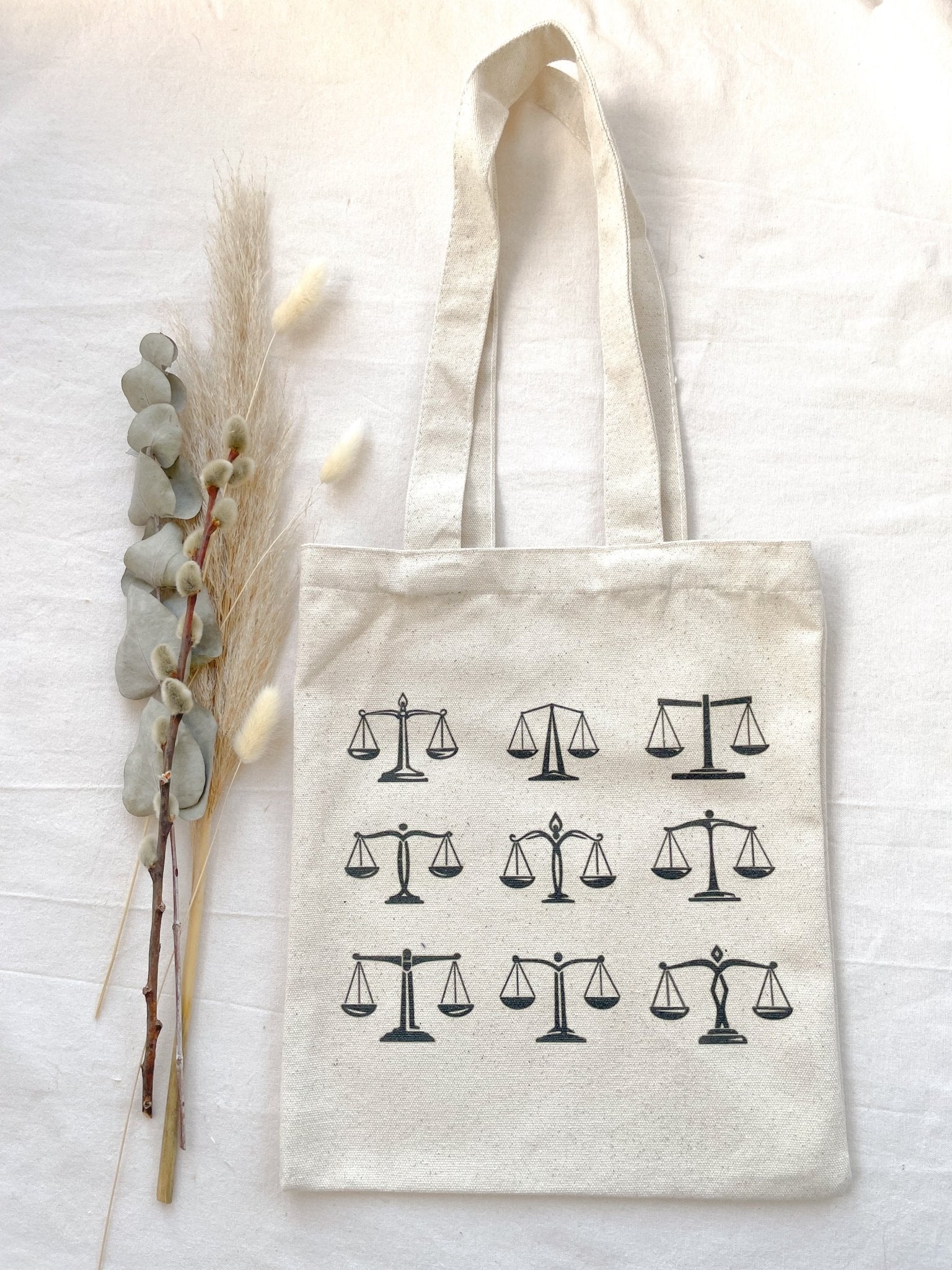 Cotton bag Jura "Paragraph / Scale" - Gift for lawyers, attorneys & judges | Hand printed, 28x32cm, natural