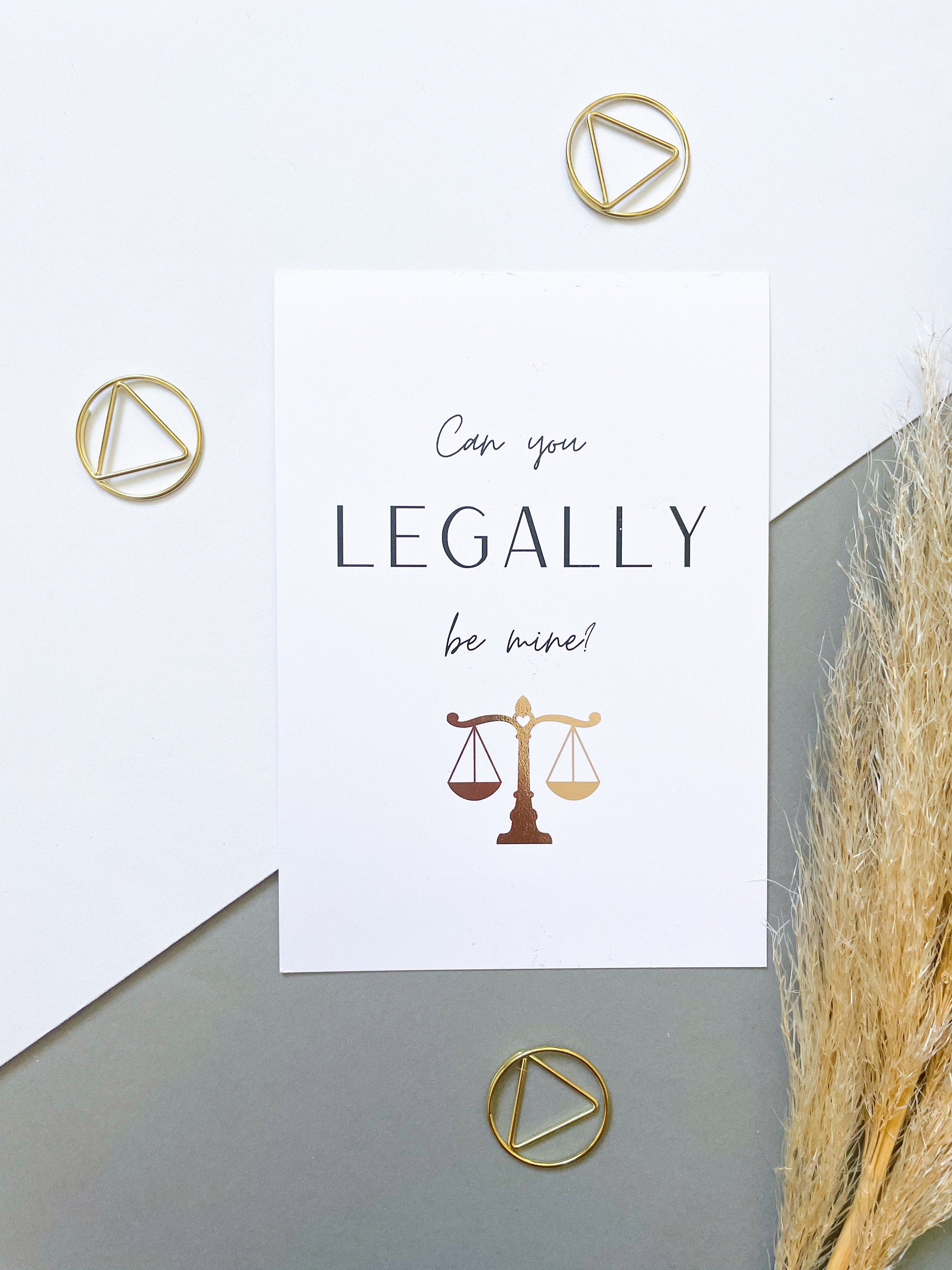 Postkarte „Can you legally be mine?“ – Juristen Geschenk | DIN A6 Jura-Postkarte mit Goldfolie