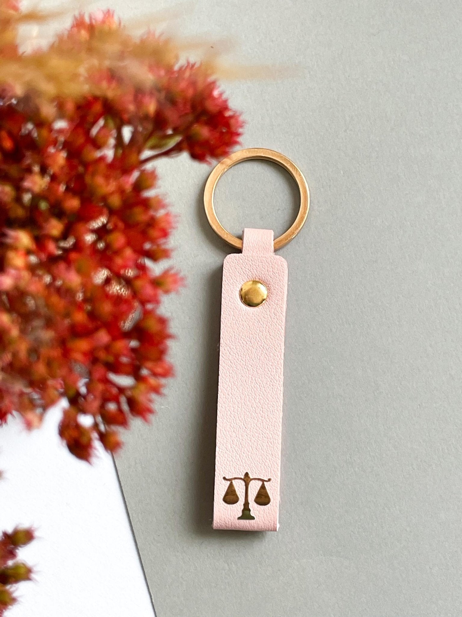 Jura Geschenkbox mit Magnetverschluss und Goldprägung – Geschenk für Richter