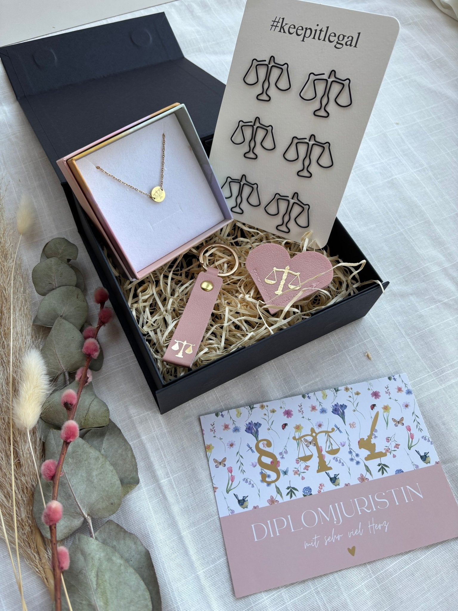 Jura Geschenkbox mit Magnetverschluss und Goldprägung – Geschenk für Jurastudenten