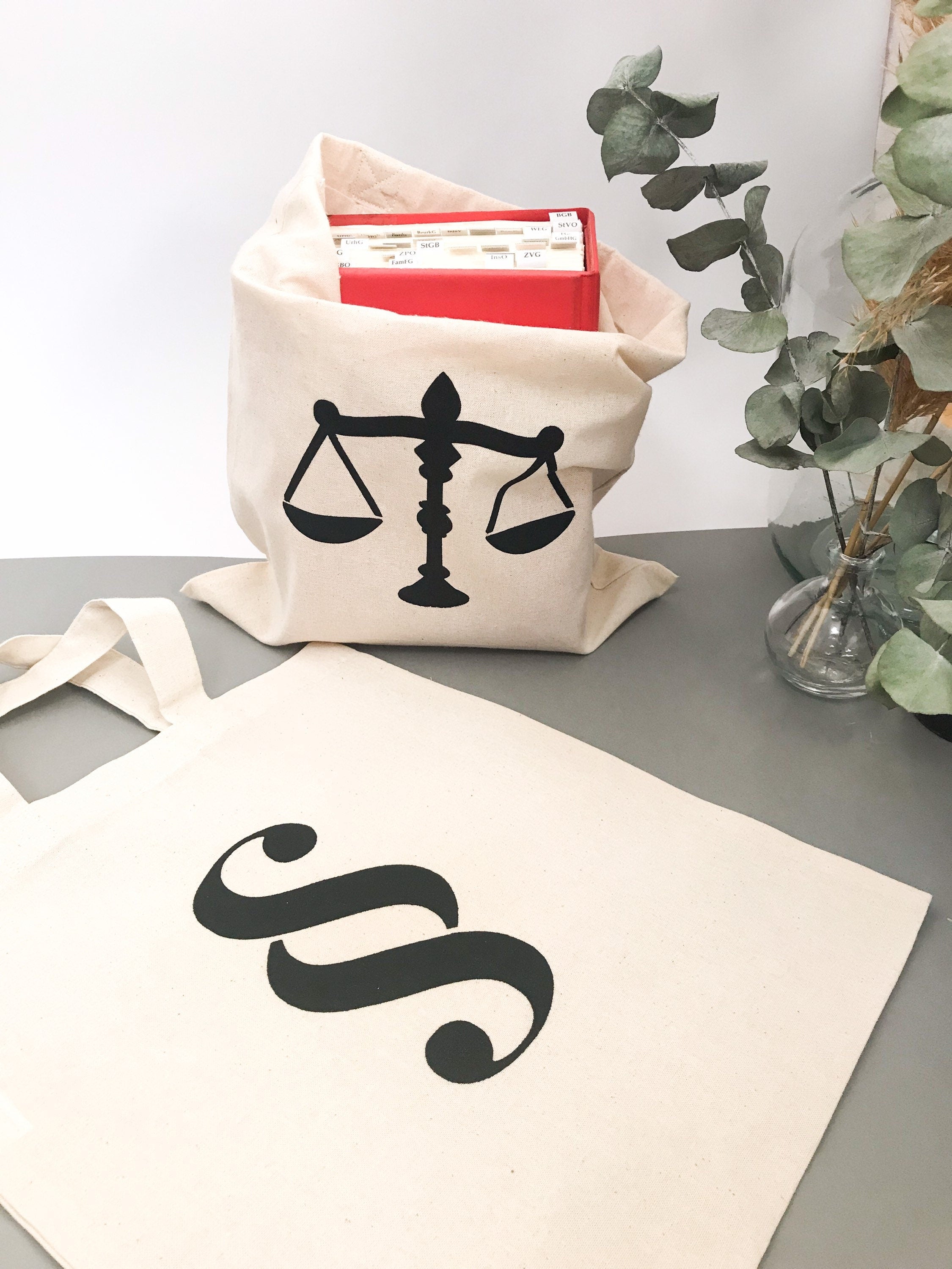Baumwolltasche - Jutebeutel für Juristen mit Paragraphen und Gerechtigkeitswaage