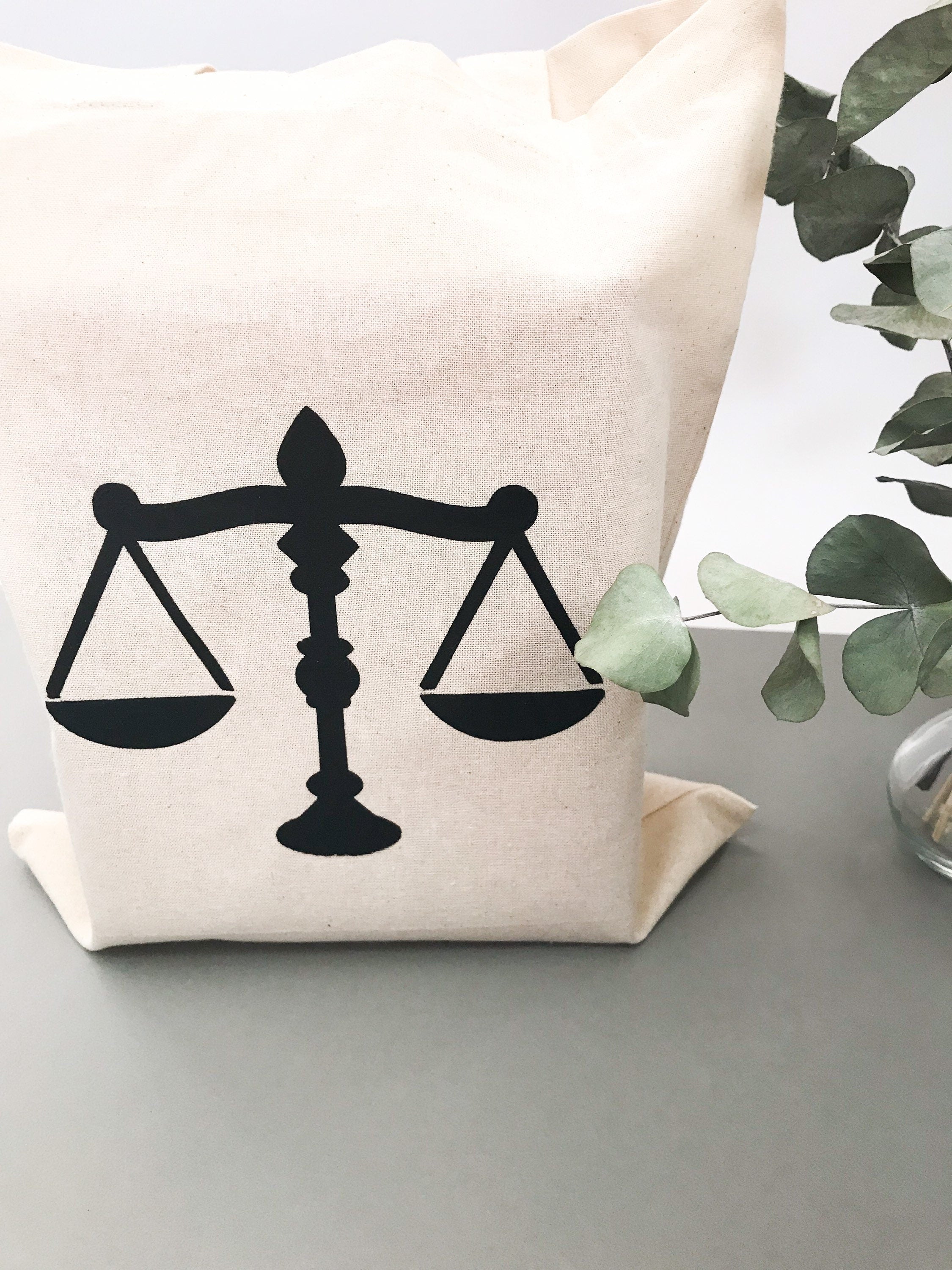 Baumwolltasche - Jutebeutel für Juristen mit Paragraphen und Gerechtigkeitswaage