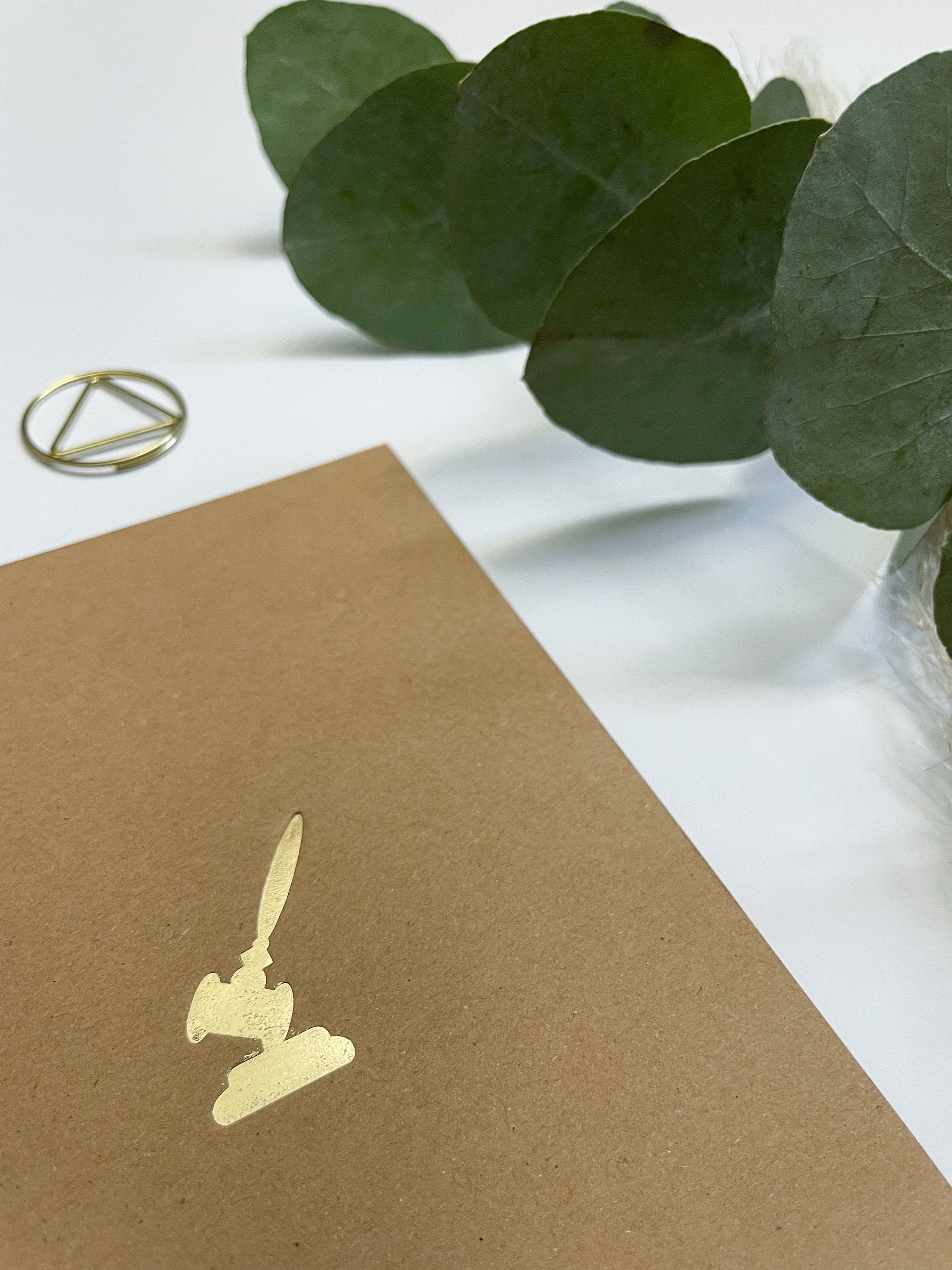 Postkarte Kraftpapier/Gold - Juristische Symbole, Gerechtigkeitswaage, Paragraph, für Anwälte, Jurastudenten, Rechtswissenschaften, Jura