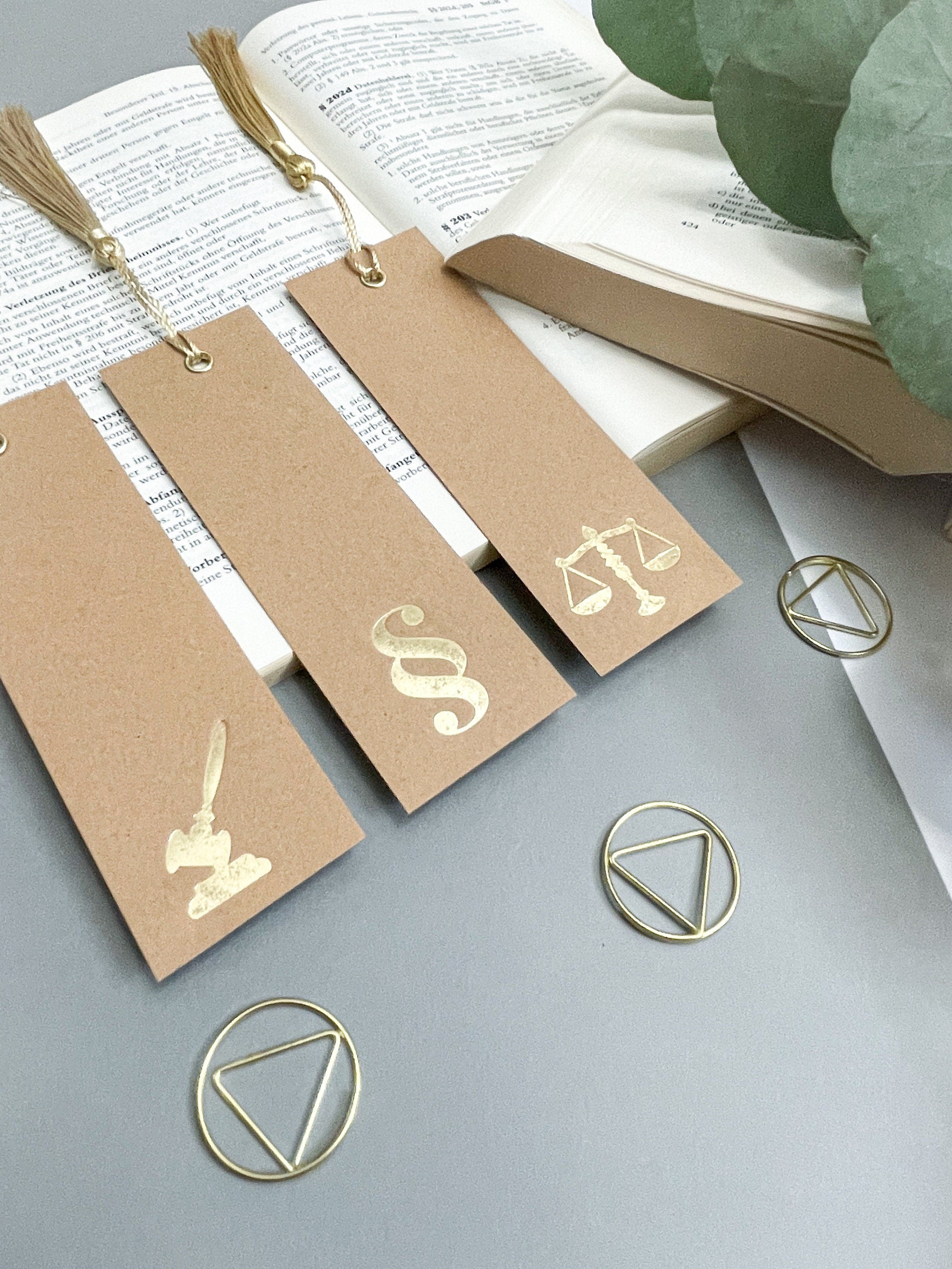 Lesezeichen Kraftpapier/ Gold - Geschenk für Juristen, Anwälte, Jurastudenten, Richter, Rechtswissenschaften