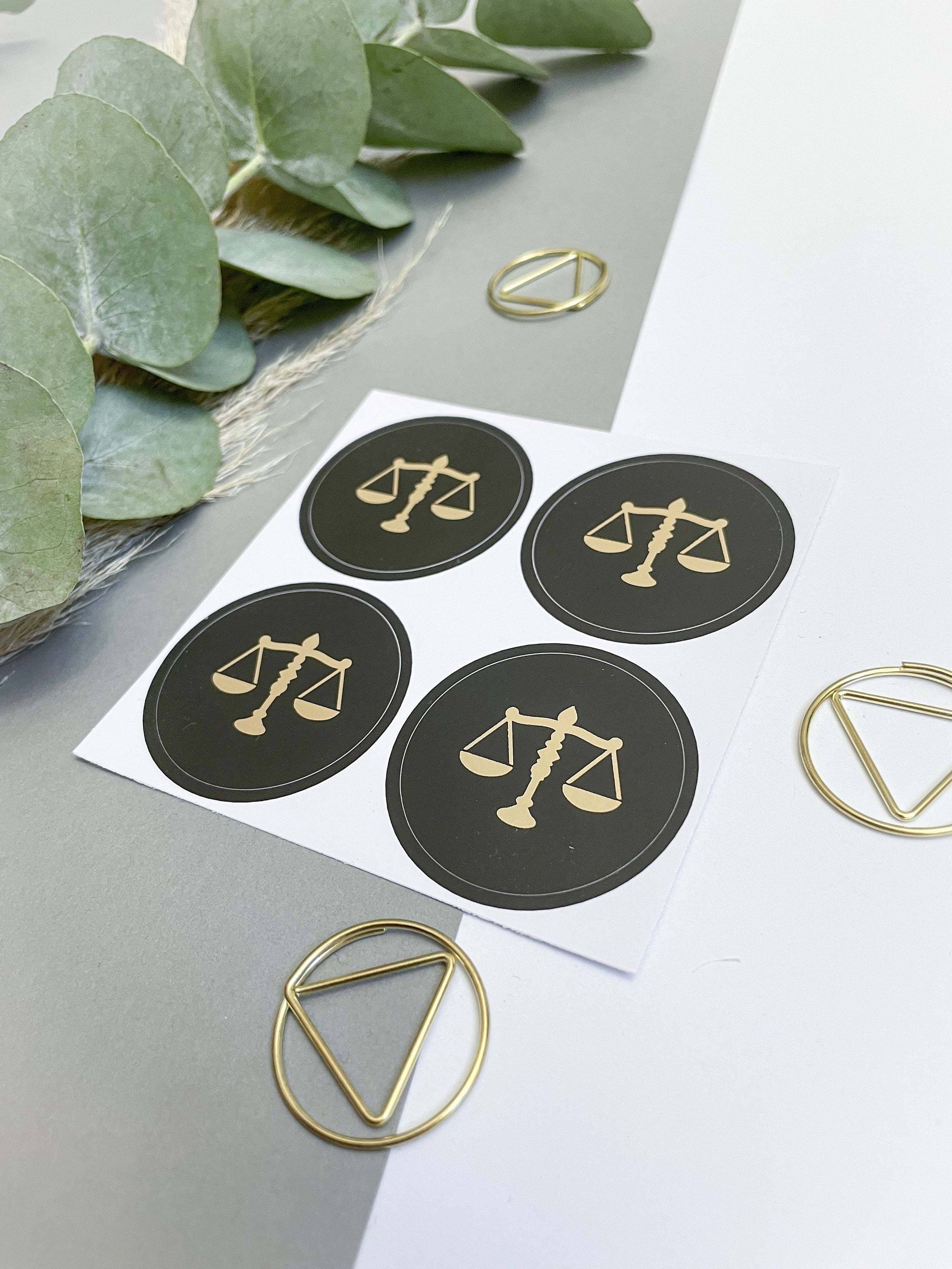 4 Aufkleber - Gerechtigkeitswaage, Geschenk für Juristen, Anwälte, Jurastudenten, Rechtswissenschaft