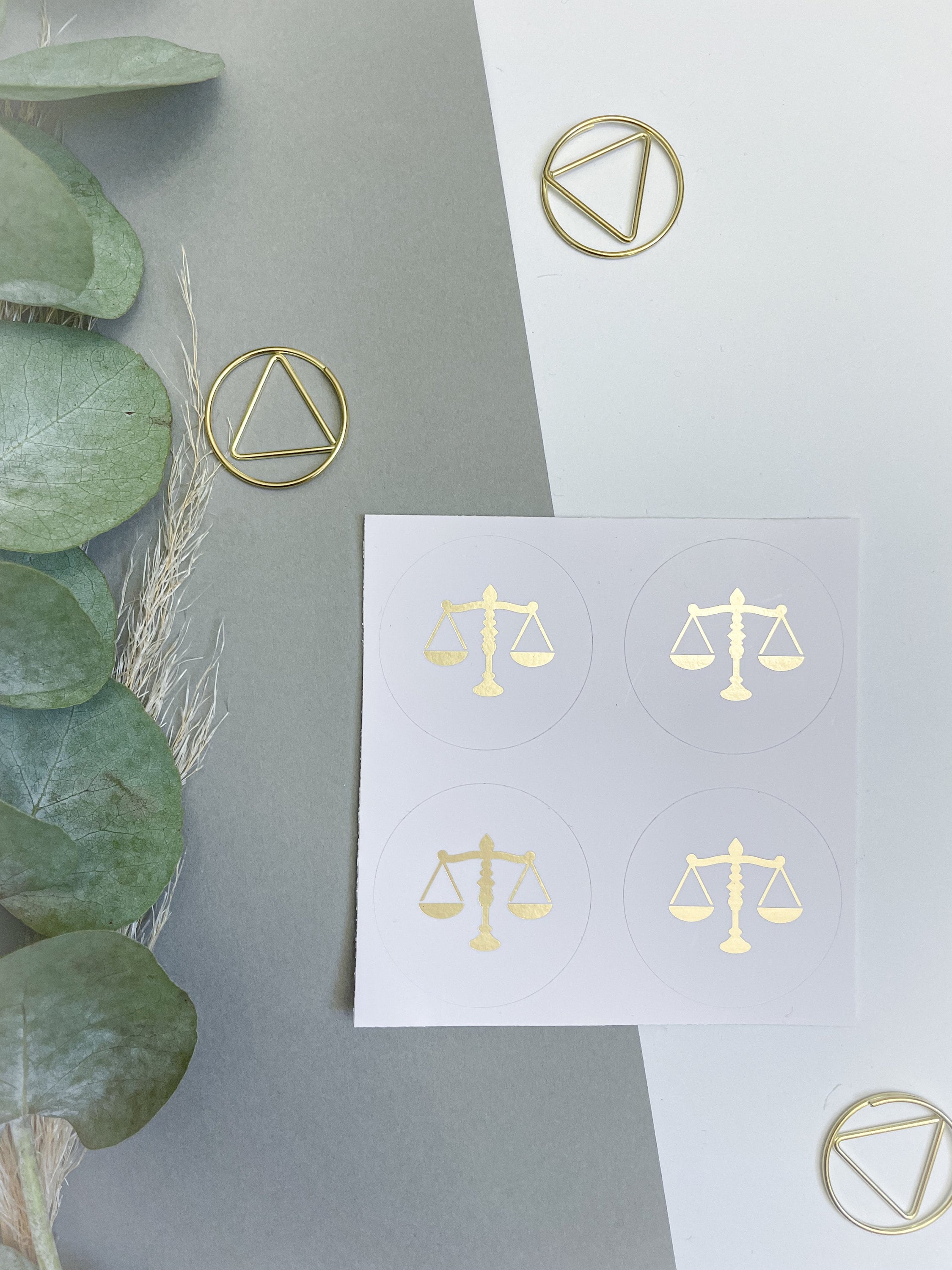 4 Aufkleber - Gerechtigkeitswaage - Weiß - Geschenk für Juristen, Anwälte, Jurastudenten, Rechtswissenschaften