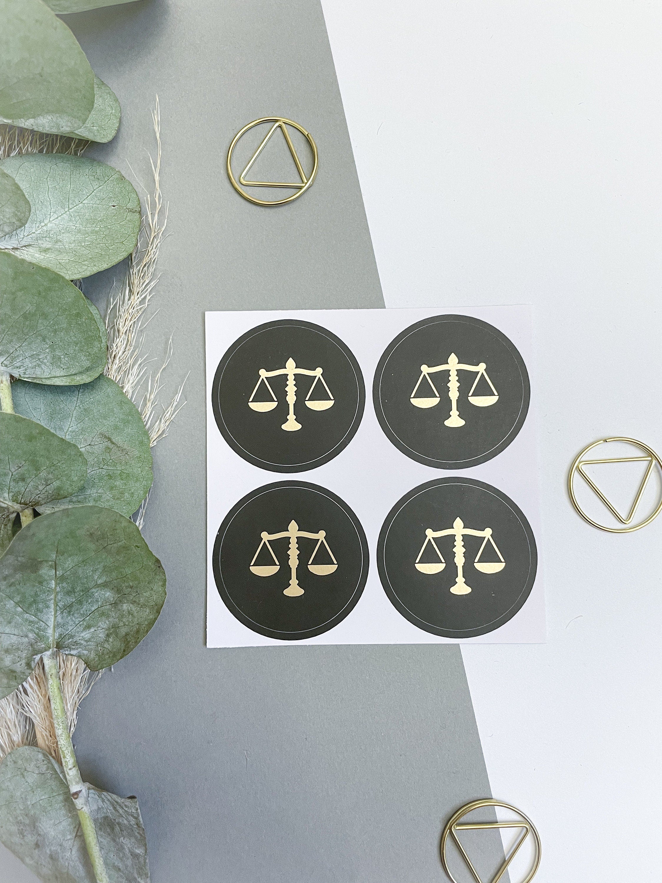 4 Aufkleber - Gerechtigkeitswaage, Geschenk für Juristen, Anwälte, Jurastudenten, Rechtswissenschaft