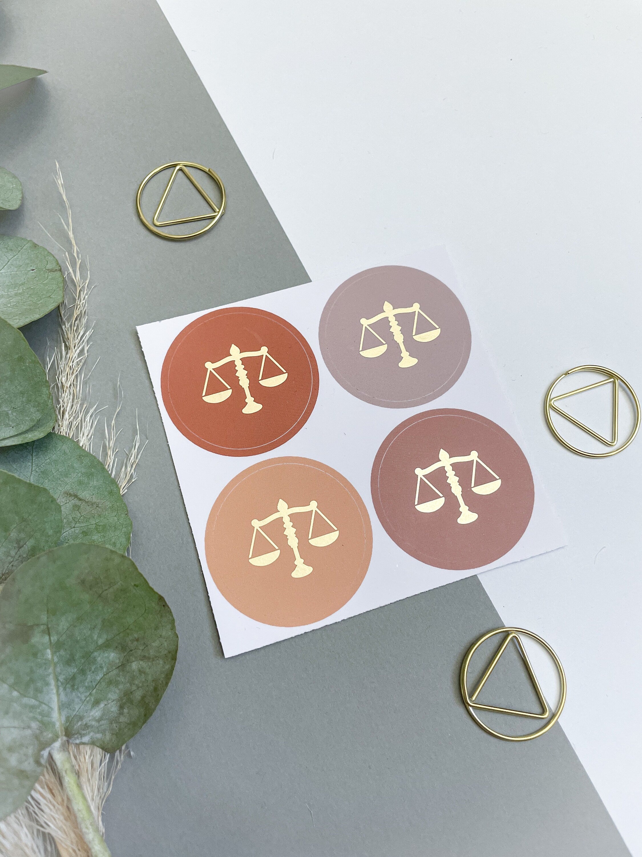 4 Aufkleber - Gerechtigkeitswaage - Orange MIX - Geschenk für Juristen, Anwälte, Jurastudenten, Rechtswissenschaften