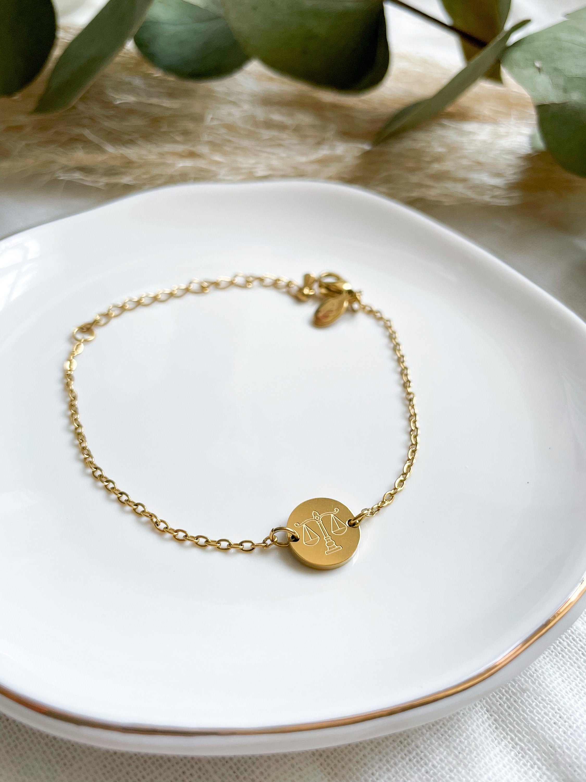 Edelstahlarmband Gerechtigkeitswaage - Silber und 18K Gold Plattiert | Geschenk für Jurastudenten, Anwältinnen & Richterinnen | 16 cm