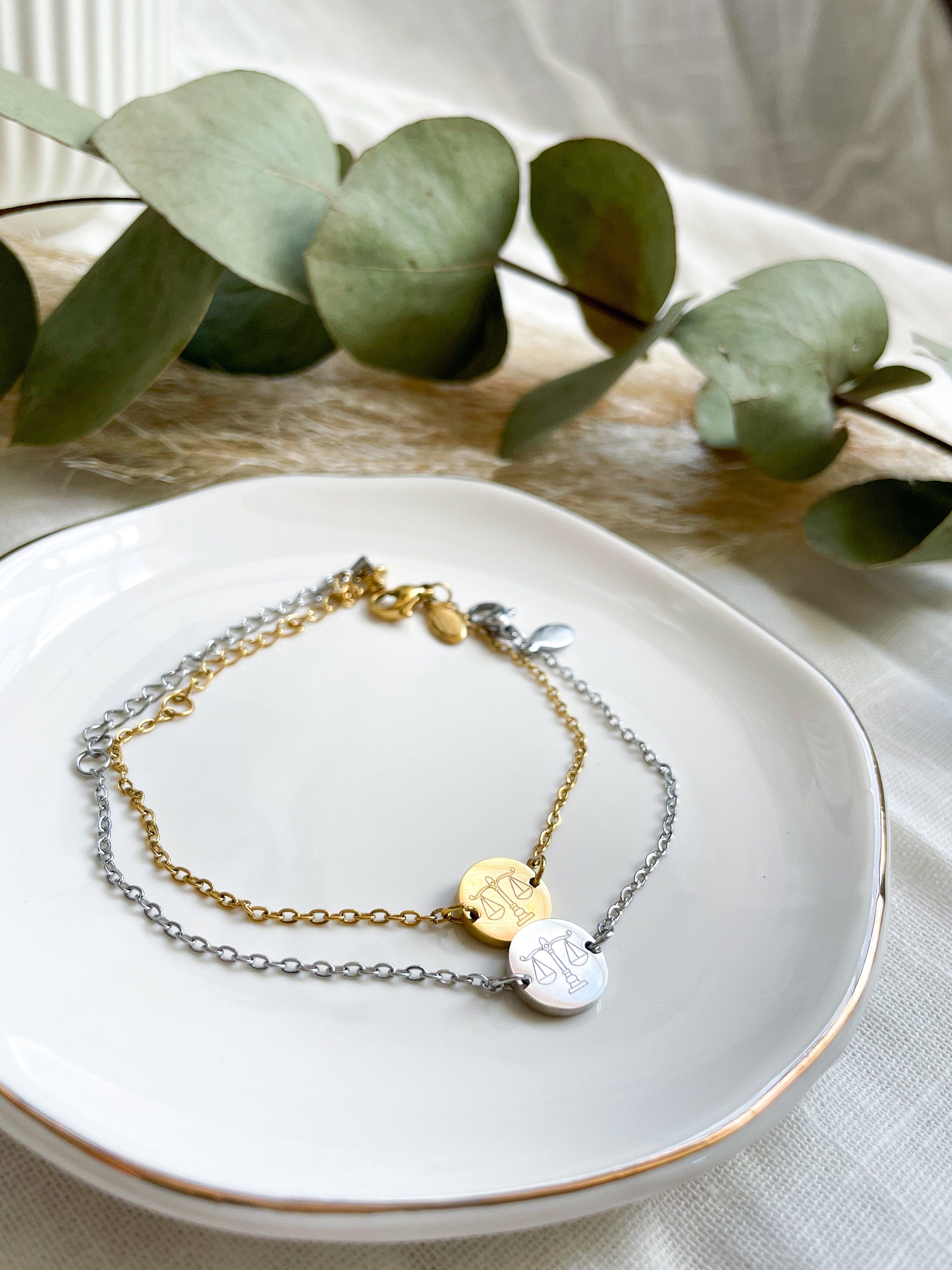 Edelstahlarmband Gerechtigkeitswaage - Silber und 18K Gold Plattiert | Geschenk für Jurastudenten, Anwältinnen & Richterinnen | 16 cm