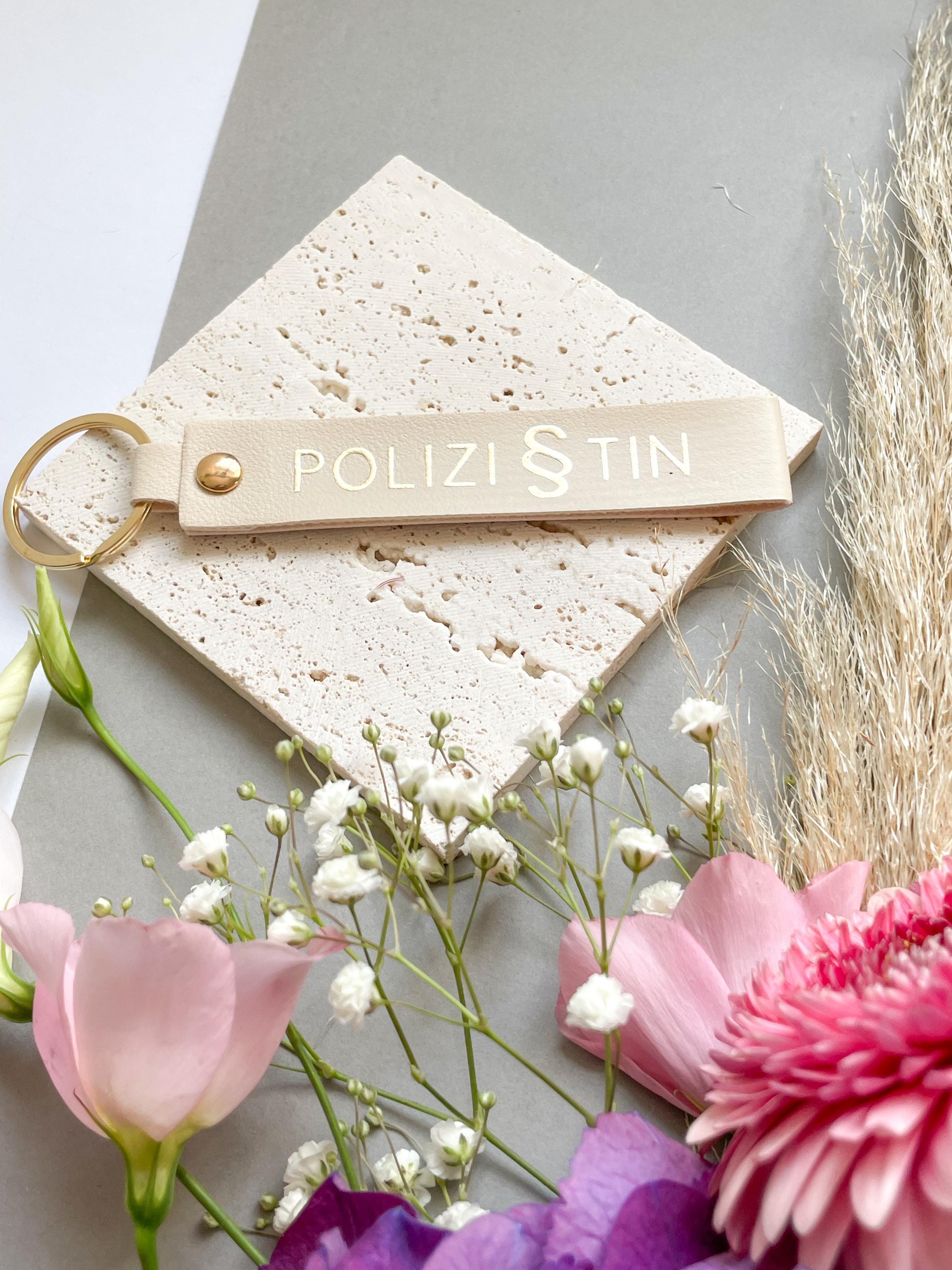 Juristischer Schlüsselanhänger  – Geschenkidee für Notarin, Volljuristin, Polizistin & Richterin | Beige PU-Leder mit Goldprint