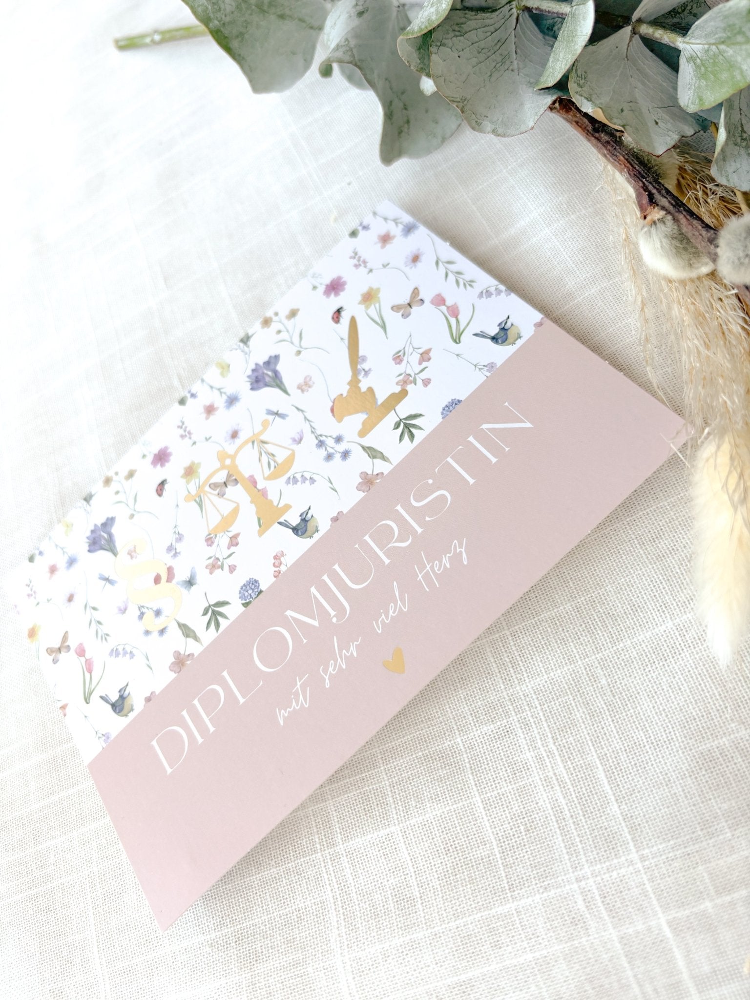 Jura Postkarte mit dem Text "Diplomjuristin mit viel Herz" ideal als kleines Geschenk für Diplomjuristinnen