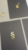 Postkarte Schwarz/Gold - Juristische Symbole, Gerechtigkeitswaage, Pharagraph, für Anwälte, Jurastudenten, Rechtswissenschaften, Jura